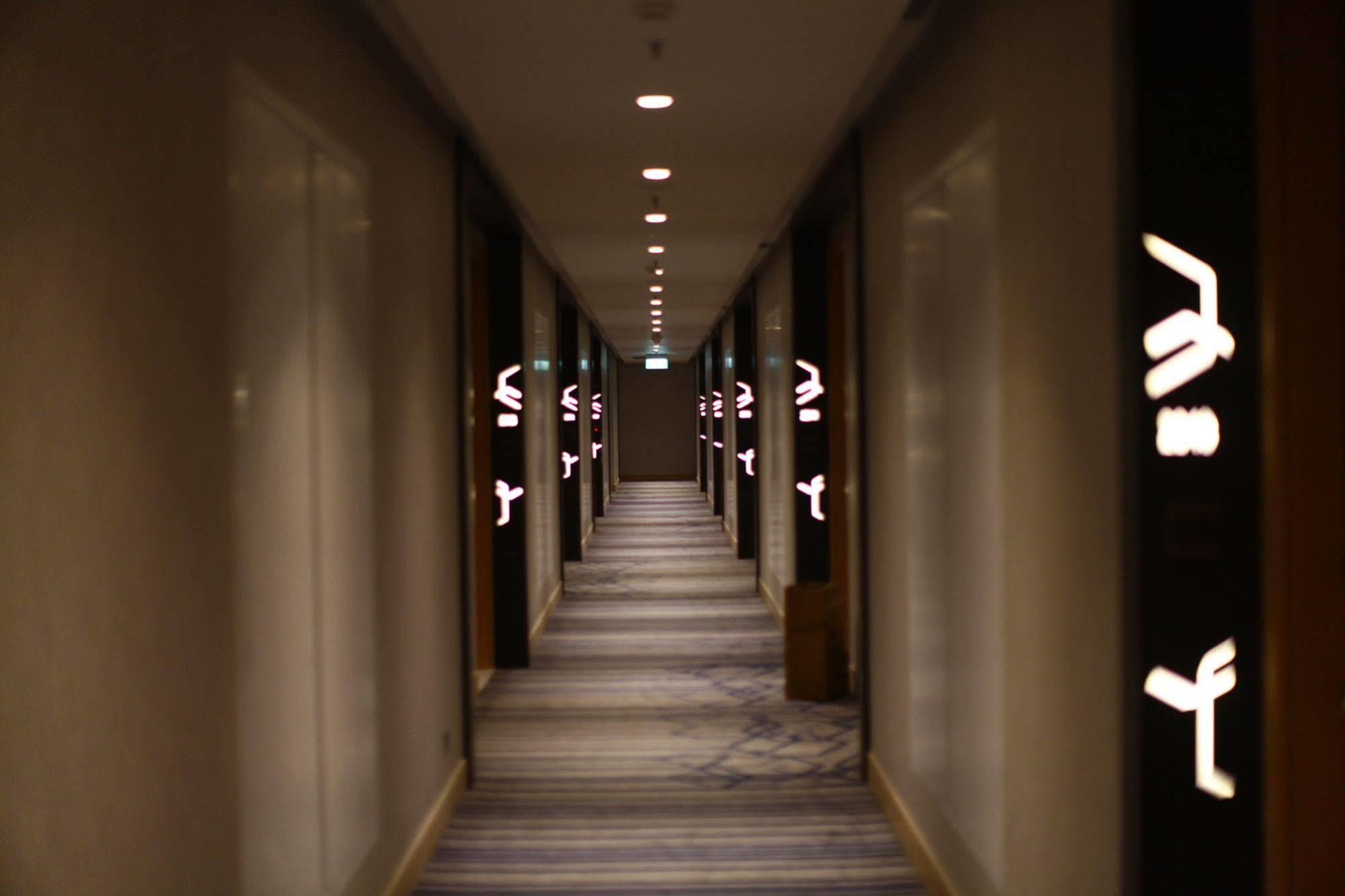 Four Points By Sheraton Surabaya, Tunjungan Plaza Exteriér fotografie